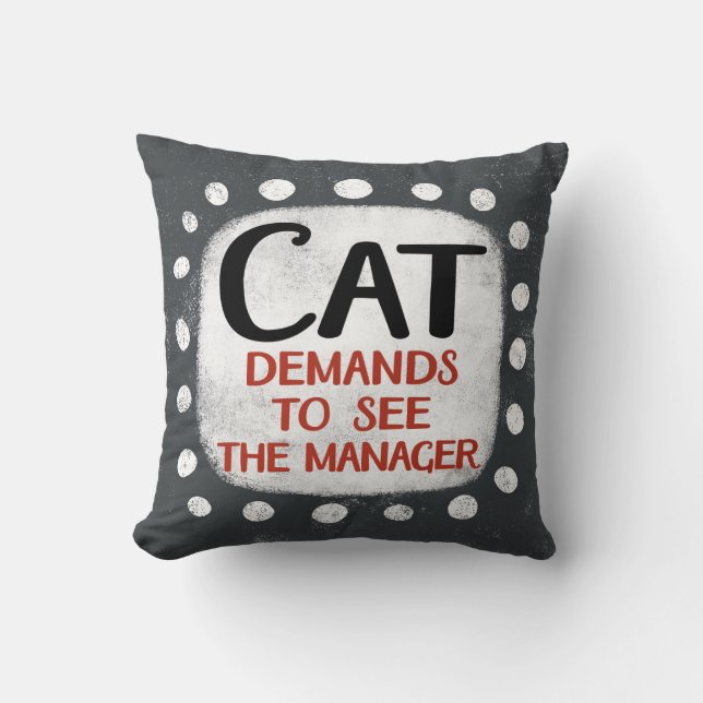 Cat eist Sierkussen van manager te zien (Voorkant)