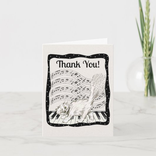 Cat Fluffy Tail op Piano Keys Zwart Wit Stippen Bedankkaart (Voorkant)