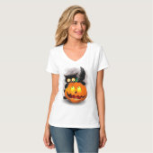 Cat Fun Halloween Character die op een pompoen tik T-shirt (Voorkant volledig)