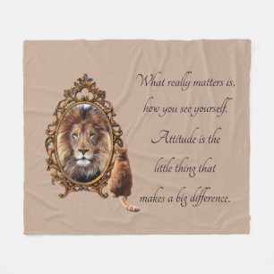 Cat Gazing Mirror Lion Inspirerend tekst  Fleece Deken