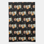 Cat is going to laundry theedoek (Verticaal)