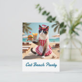 Cat is serving hamburger for beach party briefkaart (Staand voorkant)