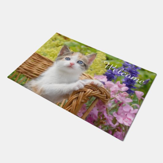 Cat Kitten (Cat Cat Kitten) in een bloeiende tuin Deurmat (Schuin)