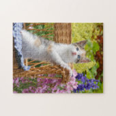 Cat Kitten (Cat Cat Kitten) in een bloeiende tuin Legpuzzel (Horizontaal)