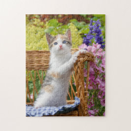 Cat Kitten (Cat Cat Kitten) in een bloeiende tuin Legpuzzel