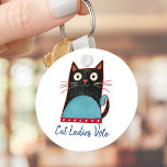 Cat Ladies Vote Script Rustic Bold Schattige Patri Sleutelhanger<br><div class="desc">"Kattenvrouwen stemmen". Wees trots en deel je steun voor Kamala Harris met deze leuke, leuke, grafische, patriottische sleutelhanger. Een schattige rustieke country cat illustratie in zwart, rood, wit en turquoise blauw en marineblauw handgeschreven script typografie overlay een witte achtergrond. Kies uit kleine en grote maten, evenals zowel vierkante als cirkelvormen....</div>