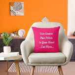 Cat Mom Cat Inprints In Your Heart Schattige Funny Kussen<br><div class="desc">Licht je huis op met de "Cat Mom Cat Imprints In Your Heart Schattige Funny Pink Sierkussen." Dit schattige kussen is ideaal voor kattenliefhebbers, het mengen van lief sentiment met speelse humor. Gezellig, schattig en stijlvol - grijp de jouwe en vier je katachtige band! Gebruik de ontwerptool om uw unieke...</div>