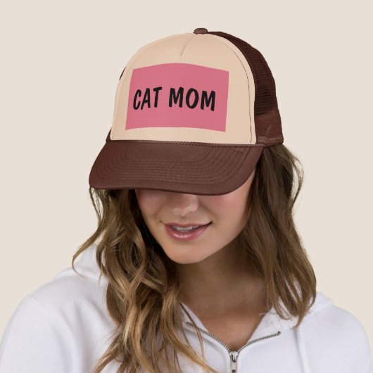 CAT MOM-PETTEN TRUCKER PET (In situ)