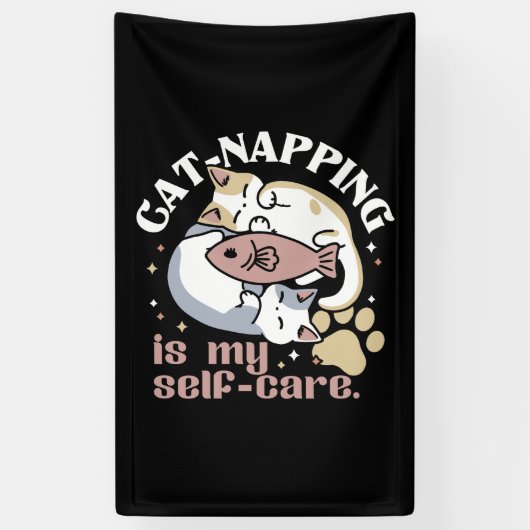 Cat-Napping is mijn zelfzorg Schattigee Cat Quote Spandoek (Verticaal)