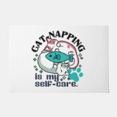 Cat-Napping is mijn zelfzorg: Schattigee slaperige Deurmat (Voorkant)