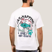 Cat-Napping is mijn zelfzorg: Schattigee slaperige T-shirt (Achterkant)