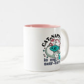 Cat-Napping is mijn zelfzorg: Schattigee slaperige Tweekleurige Koffiemok (Voorkant rechts)