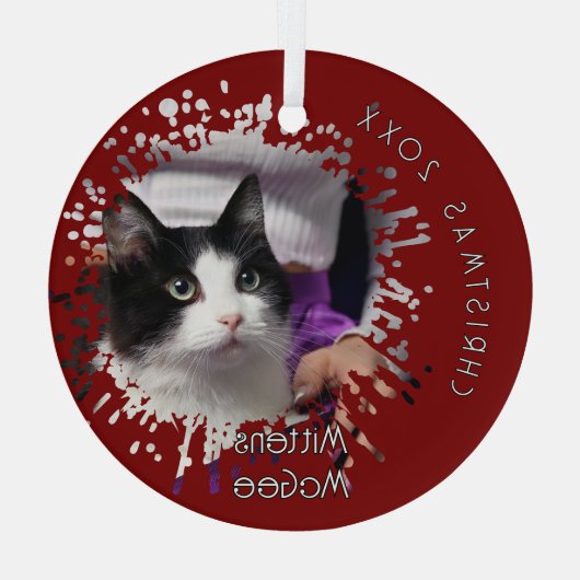 Cat on 2025 Red Splatter Pattern Christmas Glas Ornament (Achterkant)