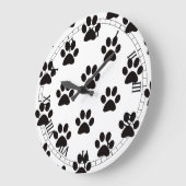 Cat Paw Drukt Romeinse numerieke klok af (Hoek)