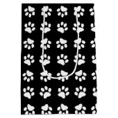 Cat Paw Print Pattern Black and White Birthday Medium Cadeauzakje (Achterkant)