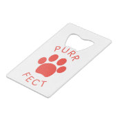 Cat Perfect Red Spint Paw Print Creditkaart Flessenopener (Voorkant Gekanteld)