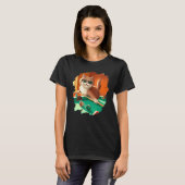 Cat Playing Pool Billiards in Lounge Cool Cats T-shirt (Voorkant volledig)