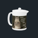 Cat "PUT DOWN UW TEA & FEED ME" Teapot Theepot<br><div class="desc">Woorden van wijsheid zoals gesproken door een schattige kat - "ZET UW TEA EN VOEDER ME" Een belangrijke herinnering terwijl je van je thee houdt - om de kat te voeden! Kute design met mijn geredde kat! Originele foto van Sunny Copyright 2011</div>