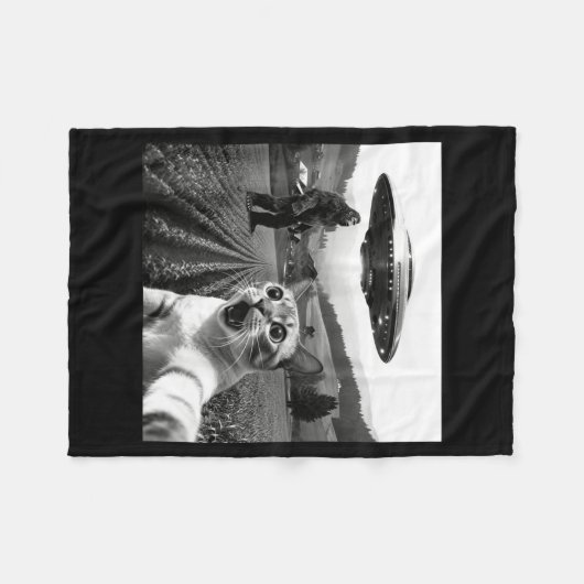 Cat Selfie With Alien Ufo Funny Cat Alien Bigfoot  Fleece Deken (Voorkant (Horizontaal))