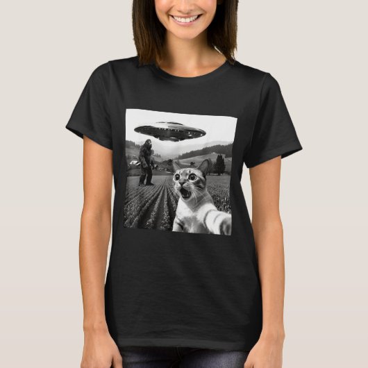 Cat Selfie With Alien Ufo Funny Cat Alien Bigfoot  T-shirt (Voorkant)