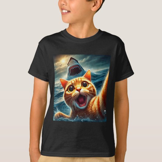 Cat Selfie With Shark Funny T-shirt (Voorkant)