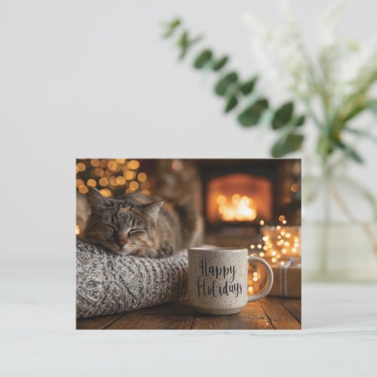 Cat Sleeping Next to a 'Happy Holidays" Mug Briefkaart (Staand voorkant)