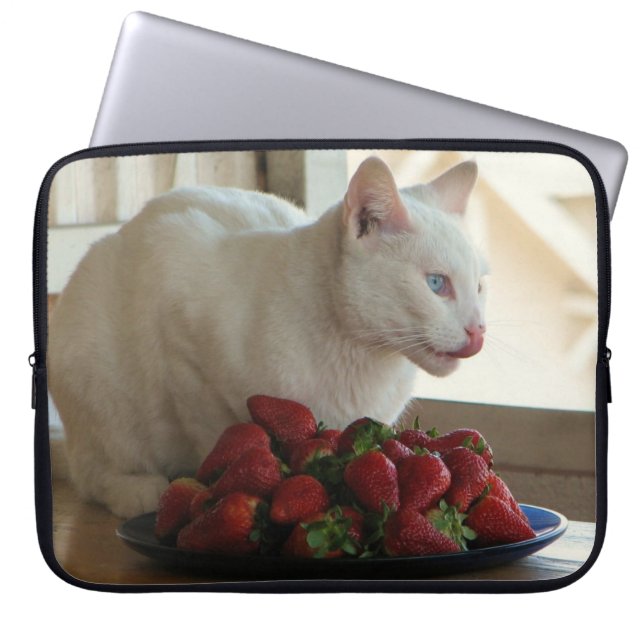 Cat & Strawberries Laptop Hoes! Sleeve (Voorkant)