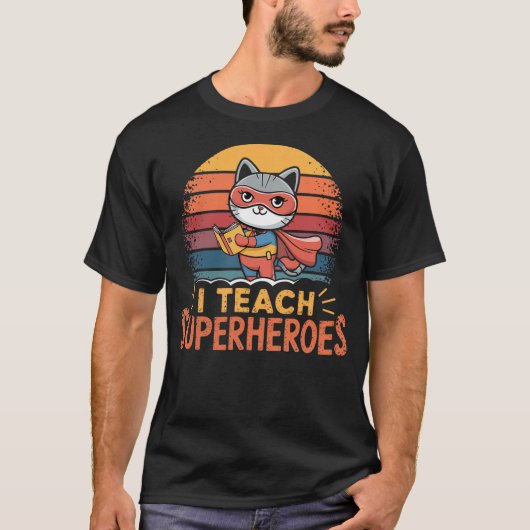 Cat Teacher I TEACH SUPERHEROES Teaching Tiny Huma T-shirt (Voorkant)