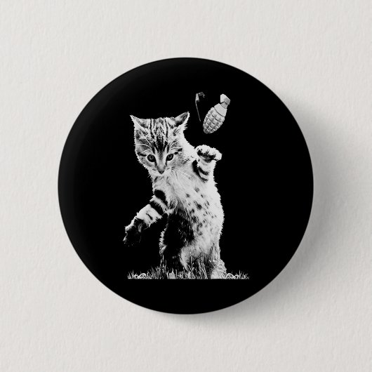 Cat Throwing Grenade Funny Kitty Cat Grenade Scene Ronde Button 5,7 Cm (Voorkant)