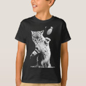 Cat Throwing Grenade Funny Kitty Cat Grenade Scene T-shirt (Voorkant)