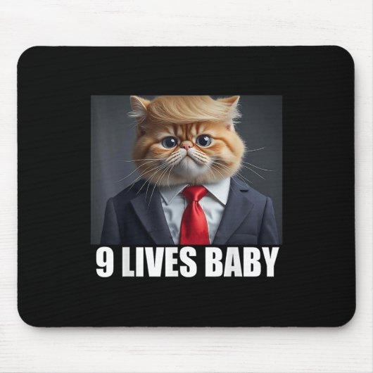 Cat Trump 9 woont in Baby Muismat (Voorkant)