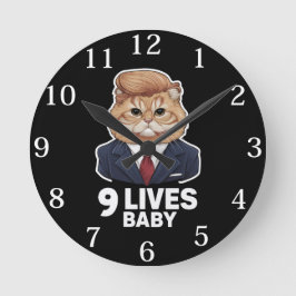 Cat Trump 9 woont in Baby Ronde Klok