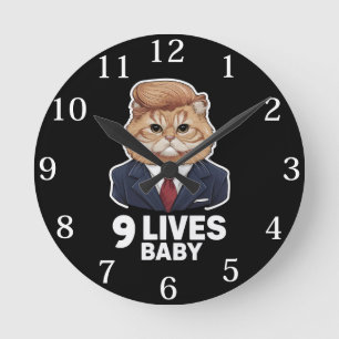 Cat Trump 9 woont in Baby Ronde Klok