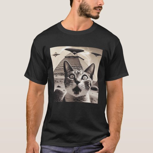 Cat UAPs Incident UFO Egypt Pyramids Aliens T-shirt (Voorkant)