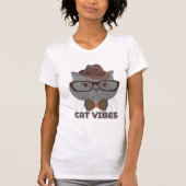 Cat Vibes – Cool Grey Cat Design T-shirt (Voorkant)