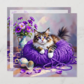 Cat with Purple Eyes in Purple Yarn and Flowers (Voorkant / Achterkant)