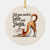 Cat Yoga Pose - Alles wat je nodig hebt is liefde  Keramisch Ornament (Voorkant)
