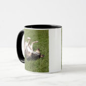 Catahoula Leopard Hond Rolling In Grass Mok (Voorkant links)