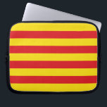 Catalonia Flag Laptop Sleeve<br><div class="desc">Draag uw Catalaanse trots waar u ook gaat met deze patriottische laptophoes met de levendige vlag van Catalonië! Ontworpen om uw laptop met stijl te beschermen, toont dit sleeve de iconische rode en gele strepen van de Senyera, die het rijke culturele erfgoed en de sterke identiteit van Catalonië symboliseren. Perfect...</div>