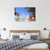 Catamaranen en reddingsboten op strand canvas afdruk (Insitu (Slaapkamer))
