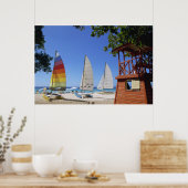 Catamaranen en reddingsboten op strand poster (Keuken)
