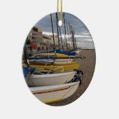 Catamaranen op het strand keramisch ornament (Rechts)