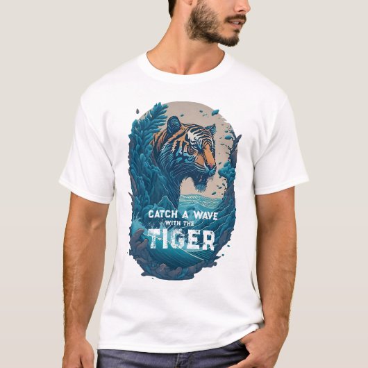 Catch a Wave with the Tiger - cadeau voor surfer T-shirt (Voorkant)