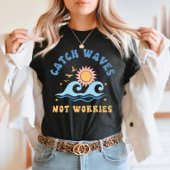 Catch Waves Not Worries beroemd gemaakt door Funny T-shirt