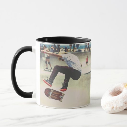 Catching Air Skateboard Mok (Met donut)
