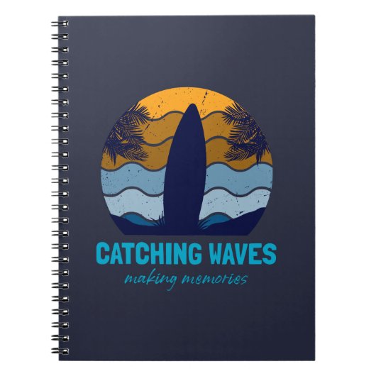 Catching Waves Retro Surfboard Strandkunst Notitieboek (Voorkant)
