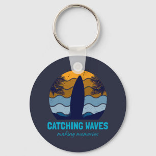 Catching Waves Retro Surfboard Strandkunst Sleutelhanger