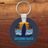 Catching Waves Retro Surfboard Strandkunst Sleutelhanger (Achterkant)