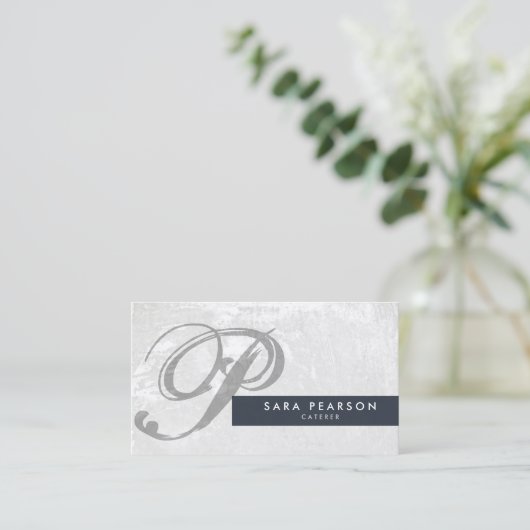 Cateraar Subtiel Grunge Monogram Visitekaartje (Staand voorkant)