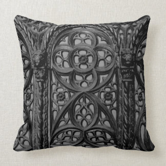 Cathedral Pew Geometric Wood Carving Pattern 02 Kussen